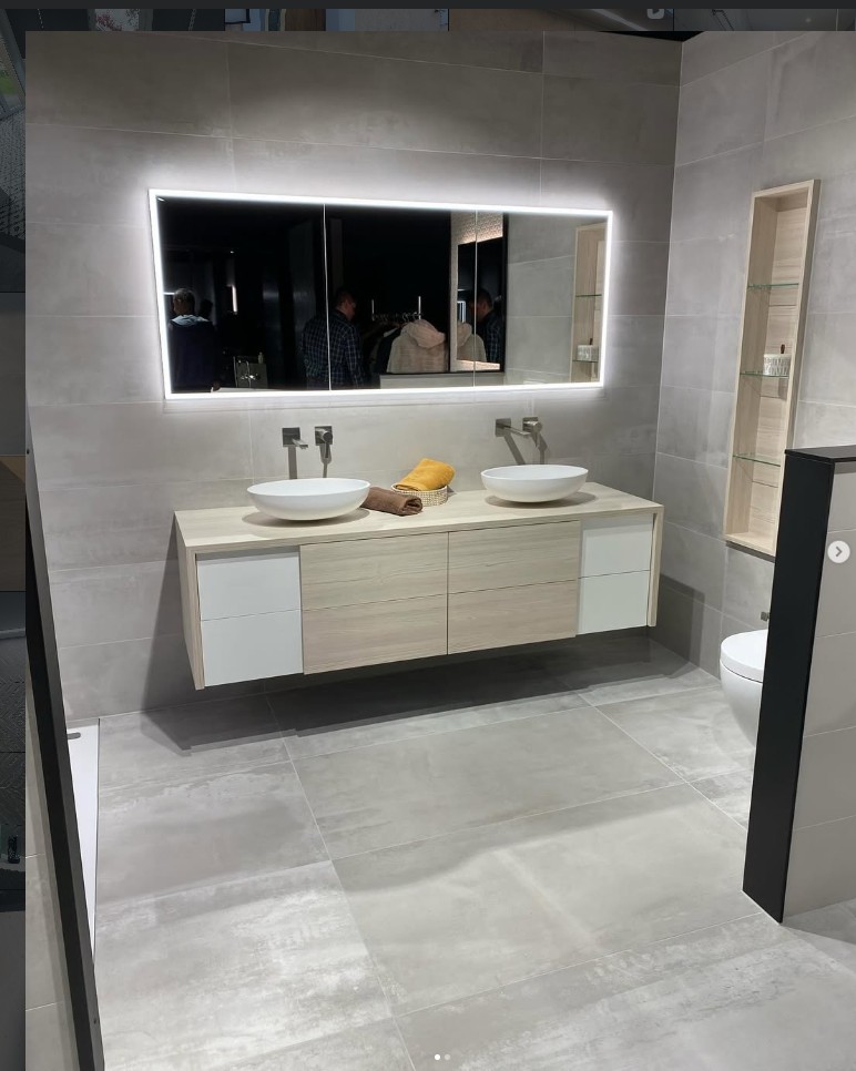 Salle de bain double vasque miroir LED pierre naturelle